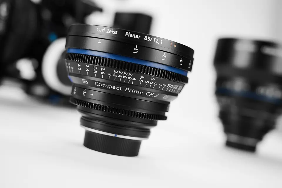 Carl Zeiss Compact Prime CP.2 Planar 85 mm T2.1 – Kinooptik für die RED EPIC, Nahaufnahme