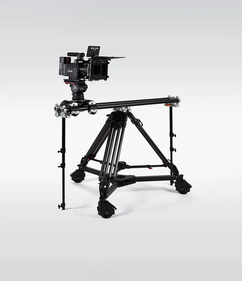 RED EPIC Mysterium-X mit Carl-Zeiss-Kinooptik auf dem Slider, Stativ mit Dolly im Studio
